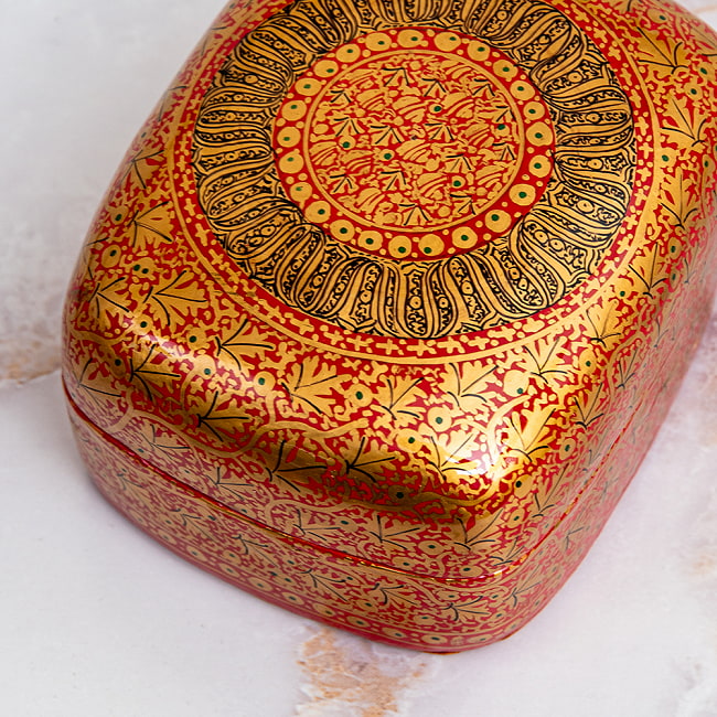 【超高精細・一点もの】カシミールのペーパーマッシュ 長方形小物入れ 約9cm x 約7cm 4 - 細部を見てみました。