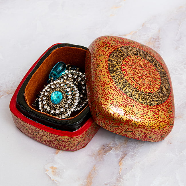 【超高精細・一点もの】カシミールのペーパーマッシュ 長方形小物入れ 約9cm x 約7cm 9 - アクセケースとしての使用例になります。