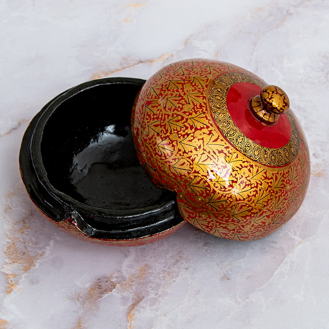 【超高精細・一点もの】カシミールのペーパーマッシュ 赤金 壺型小物入れ 約8.5cm x 約8.5cm 6 - 蓋を開けてみました。
