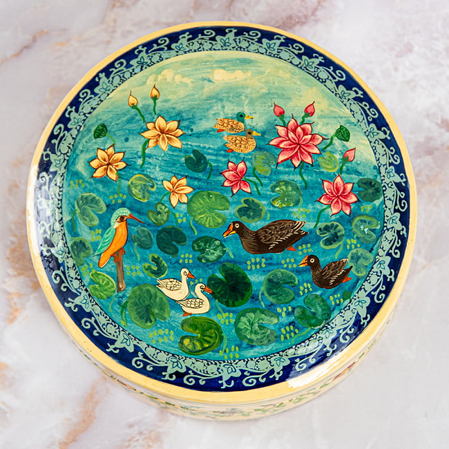 【超高精細・一点もの】カシミールのペーパーマッシュ 鳥の園 円形小物入れ 約11cm x 約11cm 2 - 上部から見てみました。