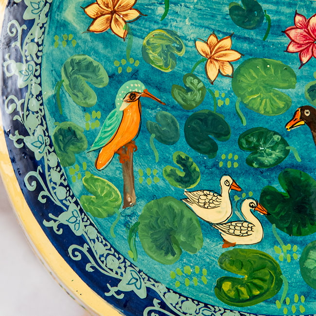 【超高精細・一点もの】カシミールのペーパーマッシュ 鳥の園 円形小物入れ 約11cm x 約11cm 3 - 気の遠くなるような細やかな筆使いです。