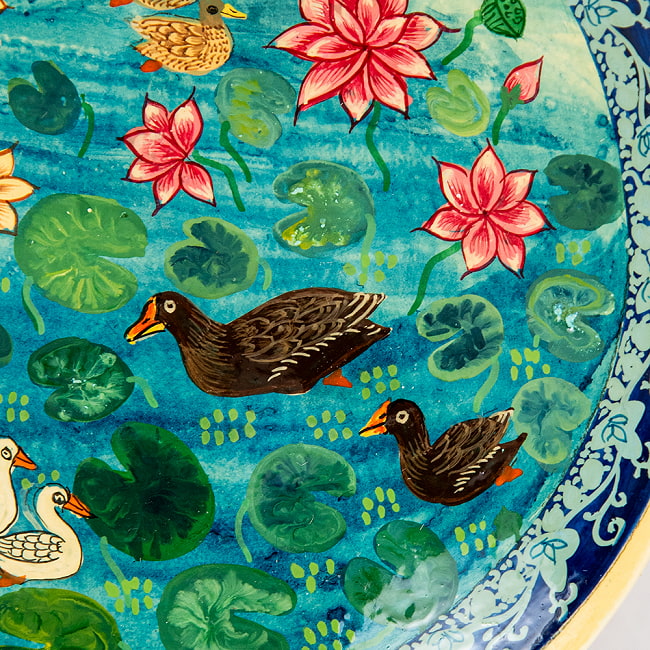 【超高精細・一点もの】カシミールのペーパーマッシュ 鳥の園 円形小物入れ 約11cm x 約11cm 4 - 細部を見てみました。