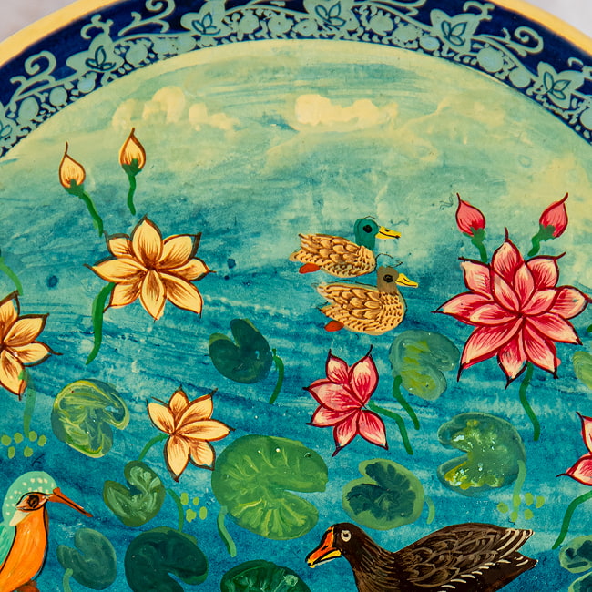 【超高精細・一点もの】カシミールのペーパーマッシュ 鳥の園 円形小物入れ 約11cm x 約11cm 5 - 別の角度から見てみました。