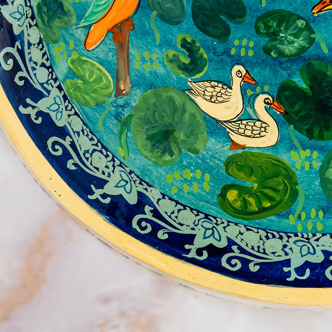 【超高精細・一点もの】カシミールのペーパーマッシュ 鳥の園 円形小物入れ 約11cm x 約11cm 8 - 自然への愛を感じる造形です。