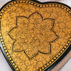 【超高精細・一点もの】カシミールのペーパーマッシュ 黒地に金 ハート型小物入れ 約11cm x 約10cm - サブ3