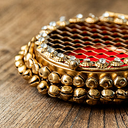 グングルとジュエル装飾のマハラニケース ティッカケース 直径8cm程度 - サブ4