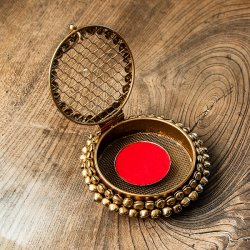 グングルとジュエル装飾のマハラニケース ティッカケース 直径8cm程度