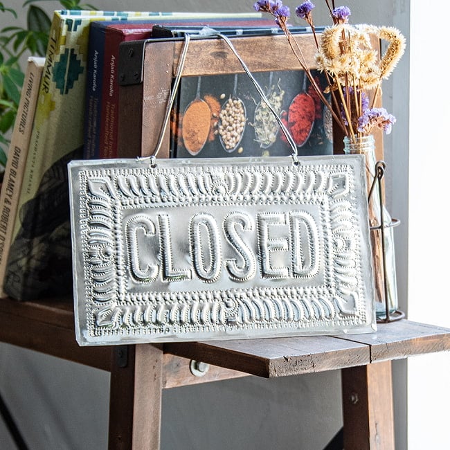 バリのアルミ細工ウェルカムボード OPEN&CLOSE 25.5cm x 15cm 2 - 裏面はCLOSEDになっています。