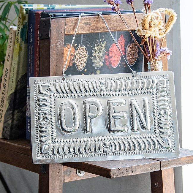 バリのアルミ細工ウェルカムボード OPEN&CLOSE 25.5cm x 15cmの写真