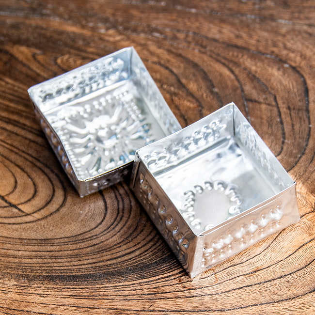 バリの飾りつき デコレーションボックス 小物入れ 4cm x 3cm 4 - フタを開けてみました。