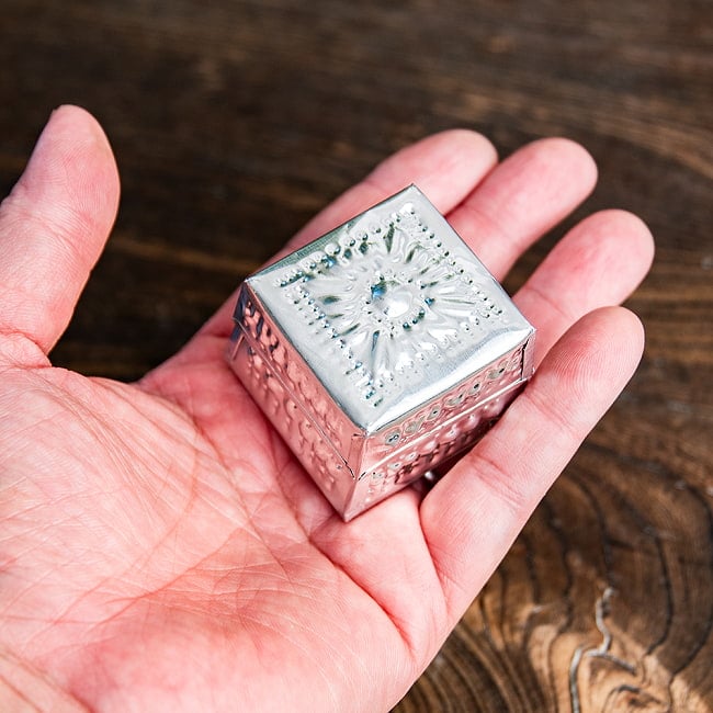バリの飾りつき デコレーションボックス 小物入れ 4cm x 3cm 5 - とっても可愛いサイズ感。