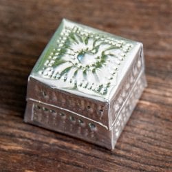 バリの飾りつき デコレーションボックス 小物入れ 4cm x 3cm(ID-CFLSP-614)