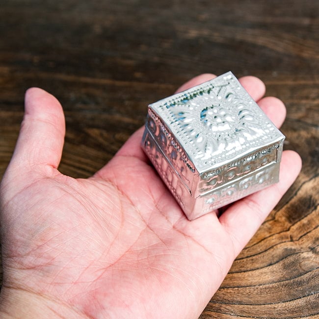 バリの飾りつき デコレーションボックス 小物入れ 5cm x 3.5cm 5 - とっても可愛いサイズ感。