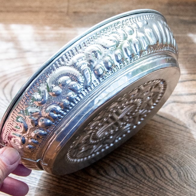 バリのアルミ細工 ラウンドトレイ お盆 20cm 4 - 外側を見てみました