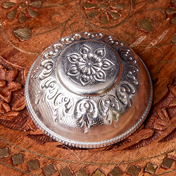 小さくてかわいい！花柄アルミの小物入れ 直径：6.5cm - サブ4