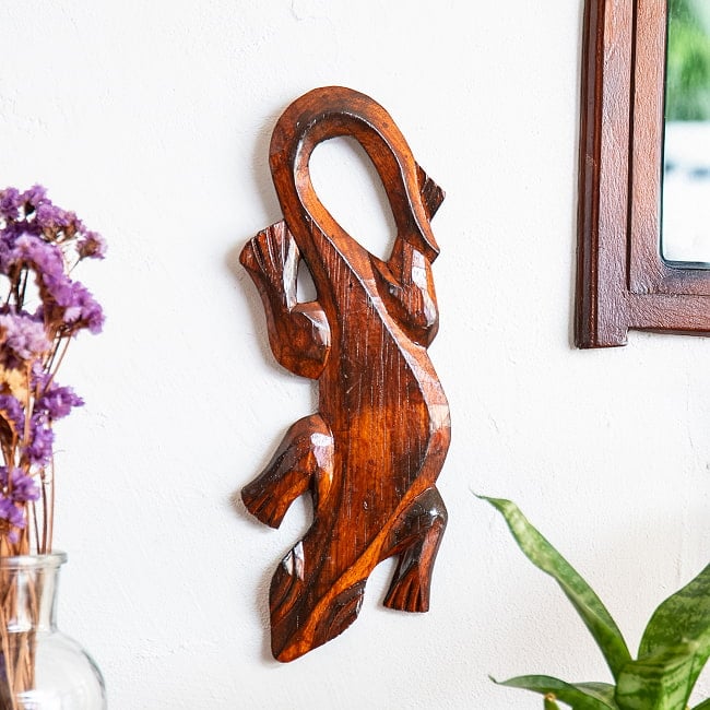 ゲッコーの壁飾り アジアンテイスト インテリアの写真バリ雑貨,木彫りインテリア,アジアン雑貨,ゲッコー,ヤモリモチーフ,壁掛けインテリア,ハンドメイド,縁起物,開運アイテム,バリ島