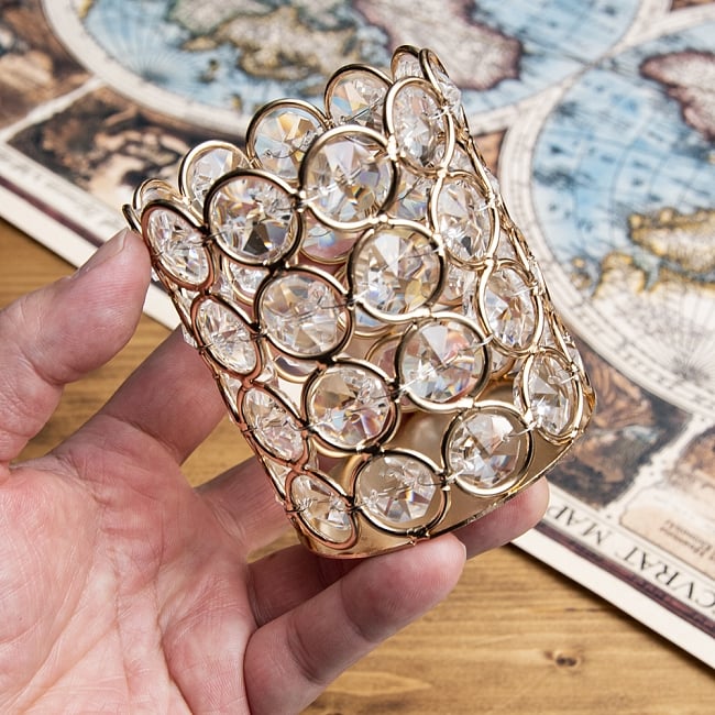 【3個セット】クリスタルガラスのアラビアンキャンドルホルダー - ゴールド【8cm×7cm】 7 - サイズ比較のため手にとってみました。