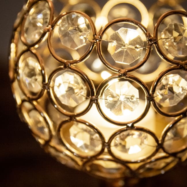 【3個セット】クリスタルガラスのアラビアンキャンドルホルダー - ゴールド【20cm×11cm】 3 - 明るい場所で全面にクリスタルが取り付けられ豪華な見た目です。