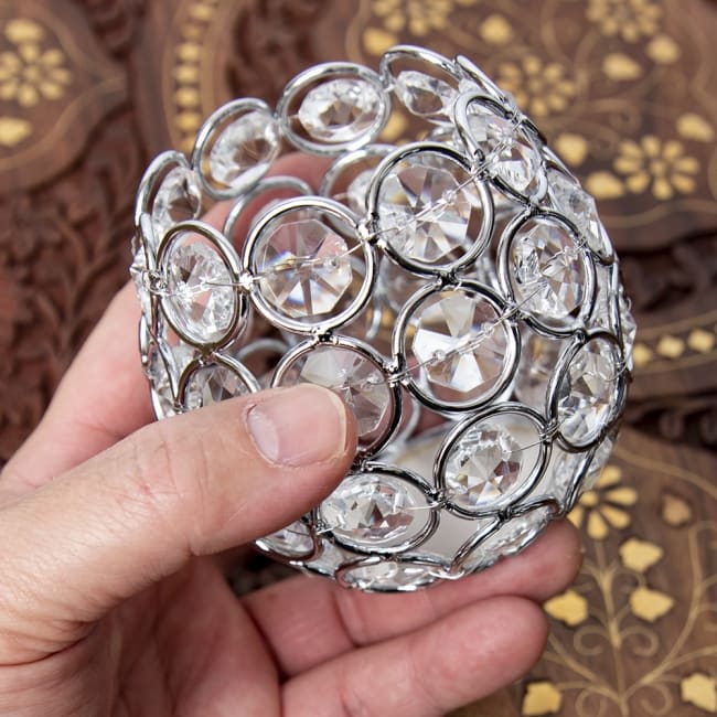 【6個セット】クリスタルガラスのアラビアンキャンドルホルダー - シルバー【7.5cm×8.5cm】 9 - サイズ比較のため手に持ってみました