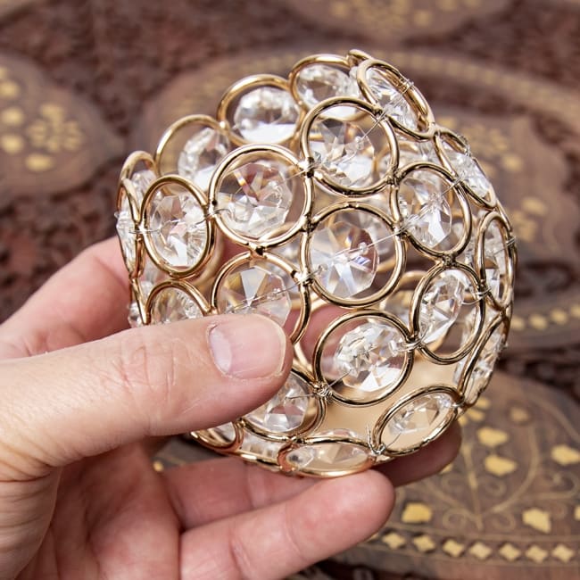 【6個セット】クリスタルガラスのアラビアンキャンドルホルダー - ゴールド【7.5cm×8.5cm】 9 - サイズ比較のため手に持ってみました