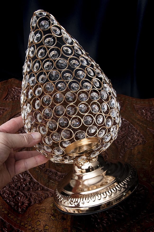 【6個セット】クリスタルガラスのアラビアンキャンドルホルダー - ゴールド【31cm×15.5cm】 8 - サイズ比較のため手に持ってみました