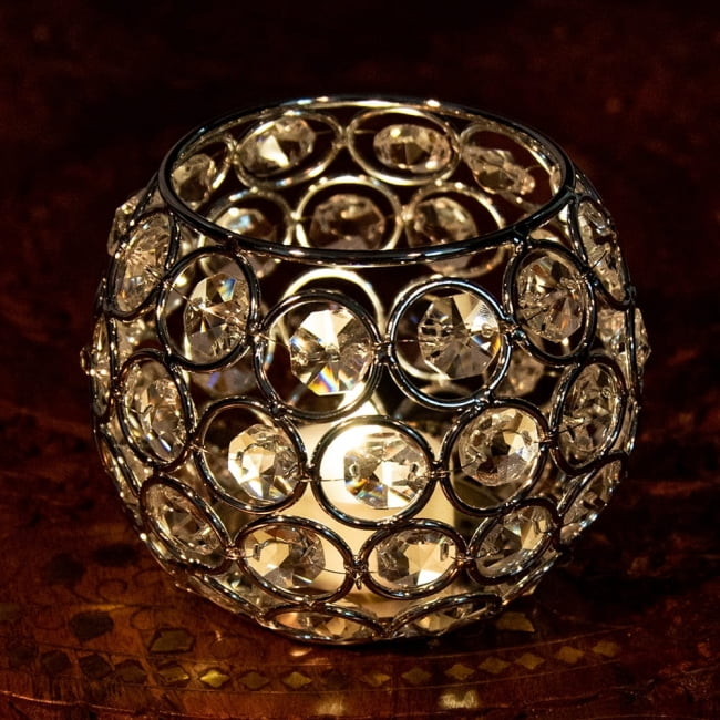 【選べる2個セット】クリスタルガラスのアラビアンキャンドルホルダー - ゴールド【高さ8.5cm】 6 - シルバーの点灯写真です。