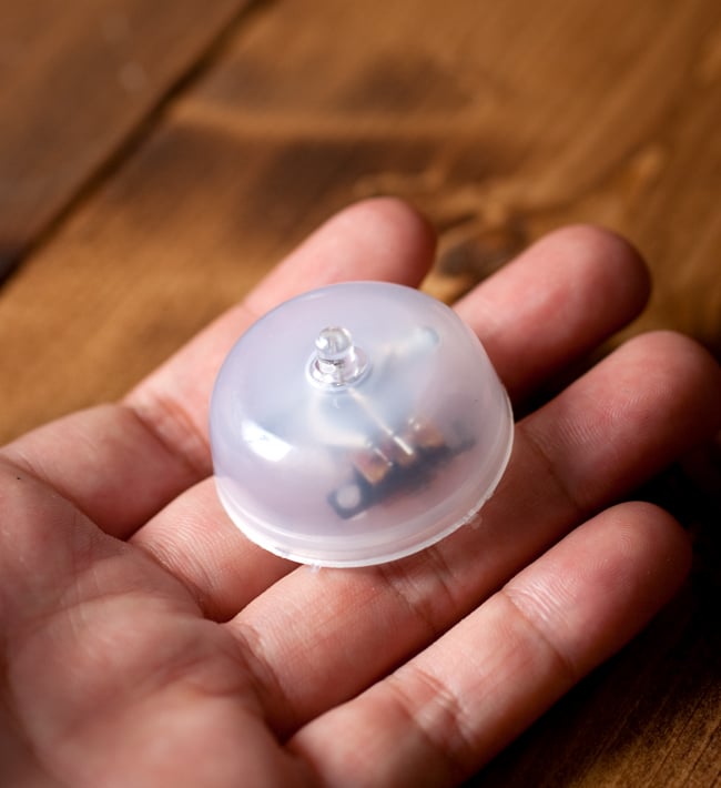 【5個セット】三原色のカラフルLEDライト ボダン電池式〔2cm×3.9cm〕 5 - このくらいのサイズ感です