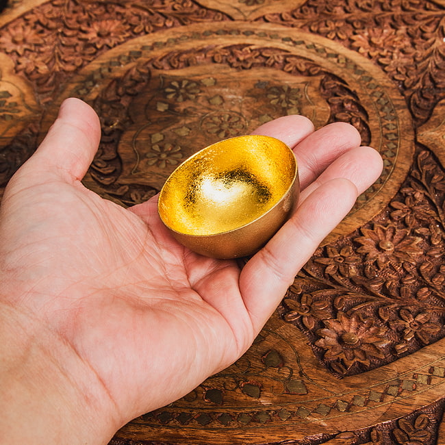 【24個セット】インテリアボウル 複雑な光沢が美しい 礼拝や小物入れなどに 直径：5.5cm程度 8 - これくらいのサイズ感になります。