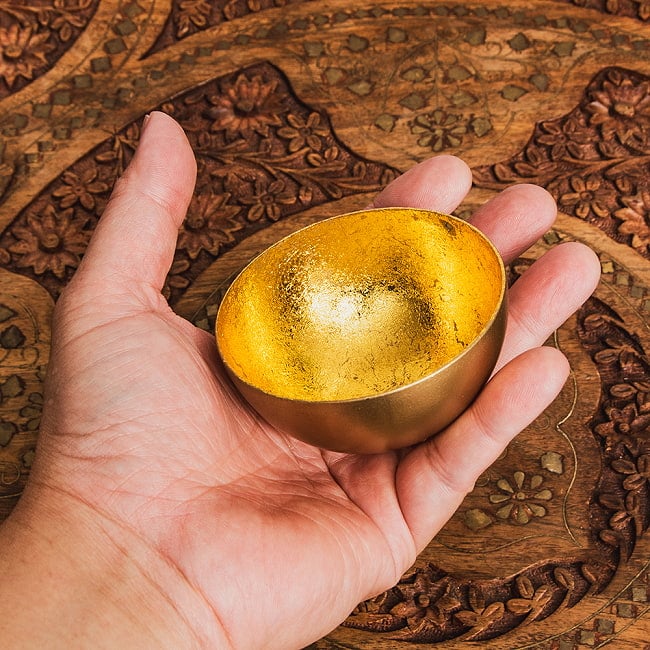 【24個セット】インテリアボウル 複雑な光沢が美しい 礼拝や小物入れなどに 直径：7.5cm程度 8 - これくらいのサイズ感になります。