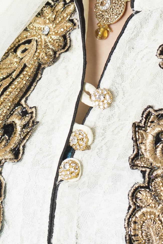 サフェードのパンジャビドレス 3点セット 白×黒 6 - 胸元の様子です。