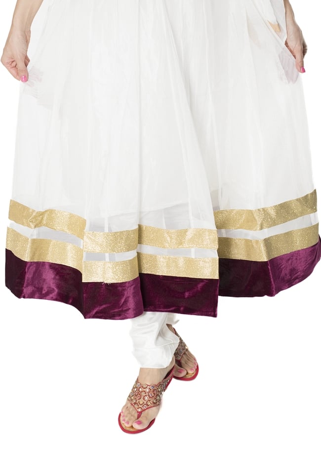 サフェードのパンジャビドレス 3点セット 白×ダークレッド 7 - 裾の様子です。