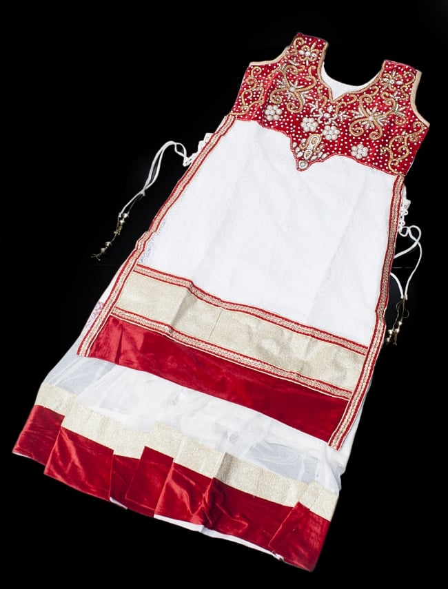 [インド品質/付属ズボン無し]サフェードのパンジャビドレス 3点セット 白×赤 9 - 平置きしてみるとこのような様子です