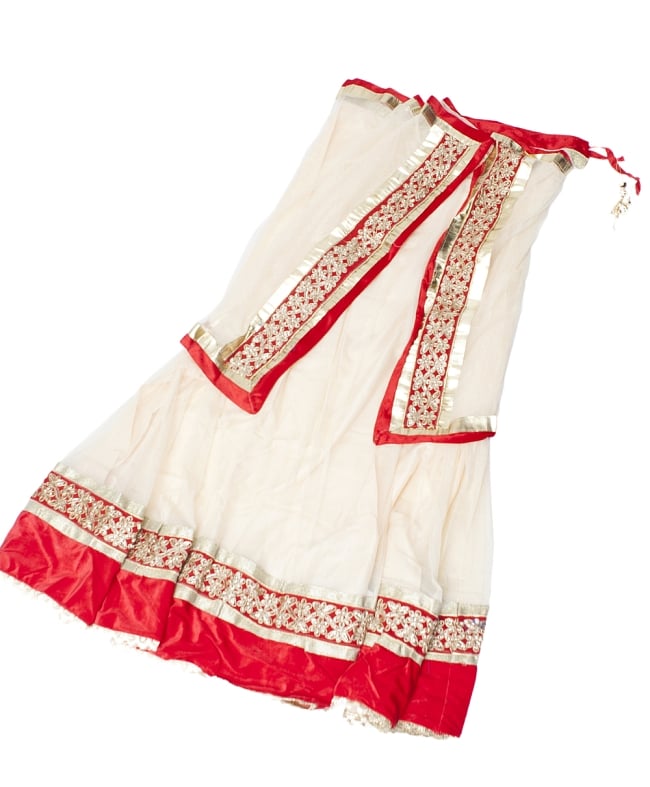 サフェードのレヘンガ 白×赤 10 - スカートとショールは一体になっています。