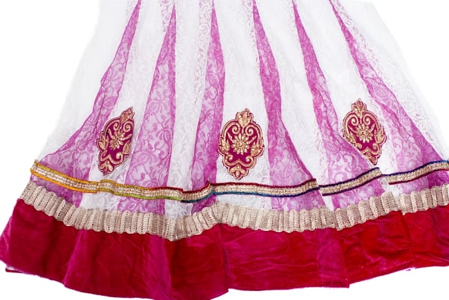 サフェードのパンジャビドレス 3点セット 白×ピンク 4 - 刺繍やスパンコールで華やかに飾られています。