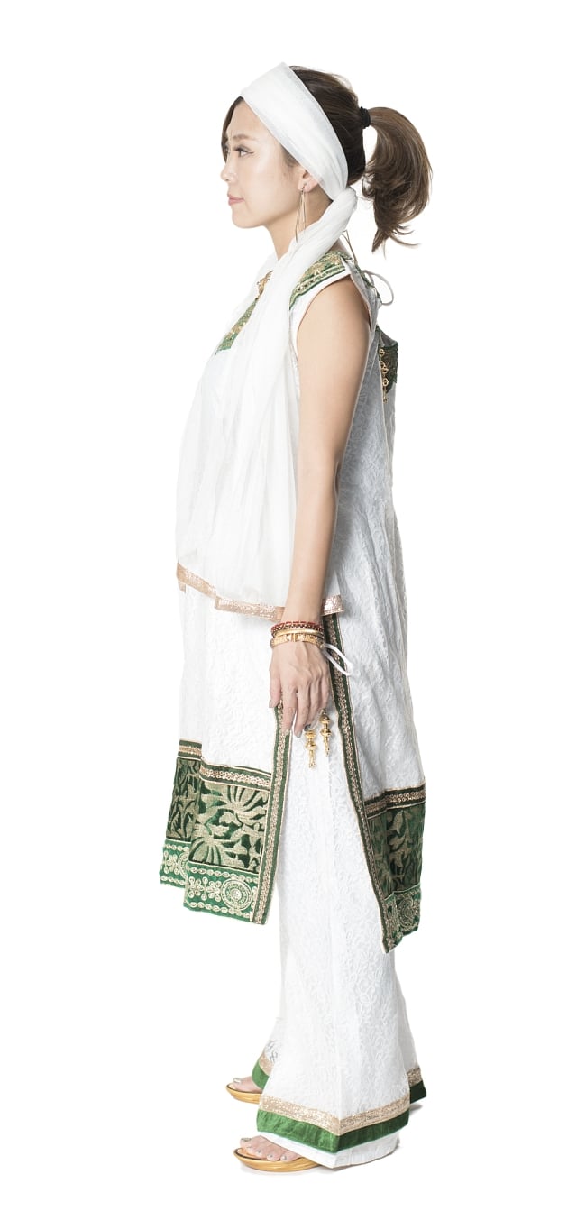 サフェードのパンジャビドレス 3点セット 白×緑 2 - 横から見ることこんな感じです。