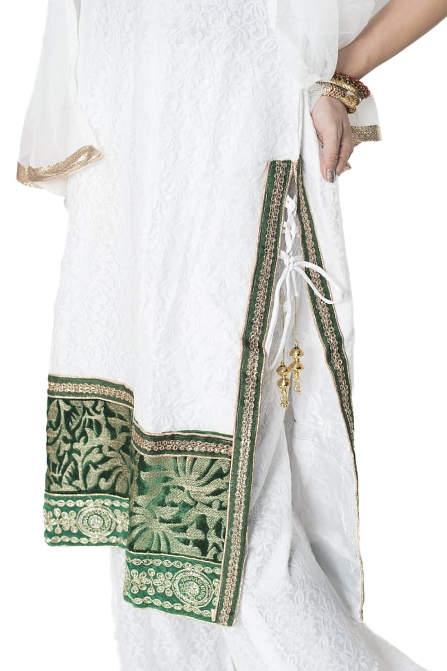 サフェードのパンジャビドレス 3点セット 白×緑 6 - 側面にスリットが入っていて洗練された印象です。