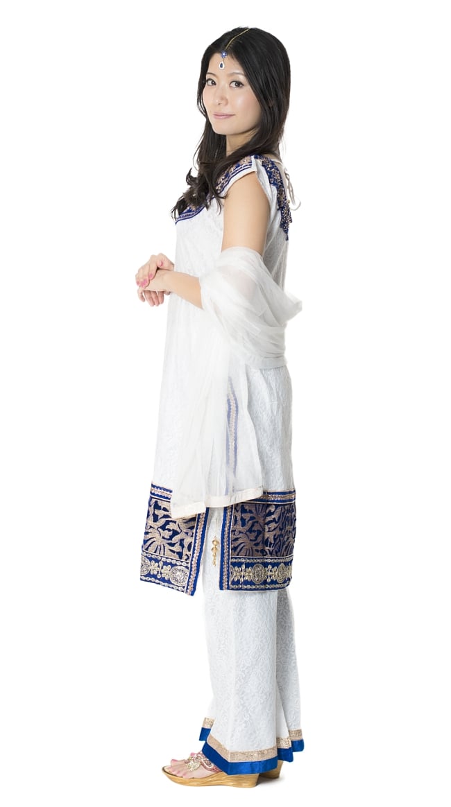 サフェードのパンジャビドレス 3点セット 白×青 2 - 横から見ることこんな感じです。