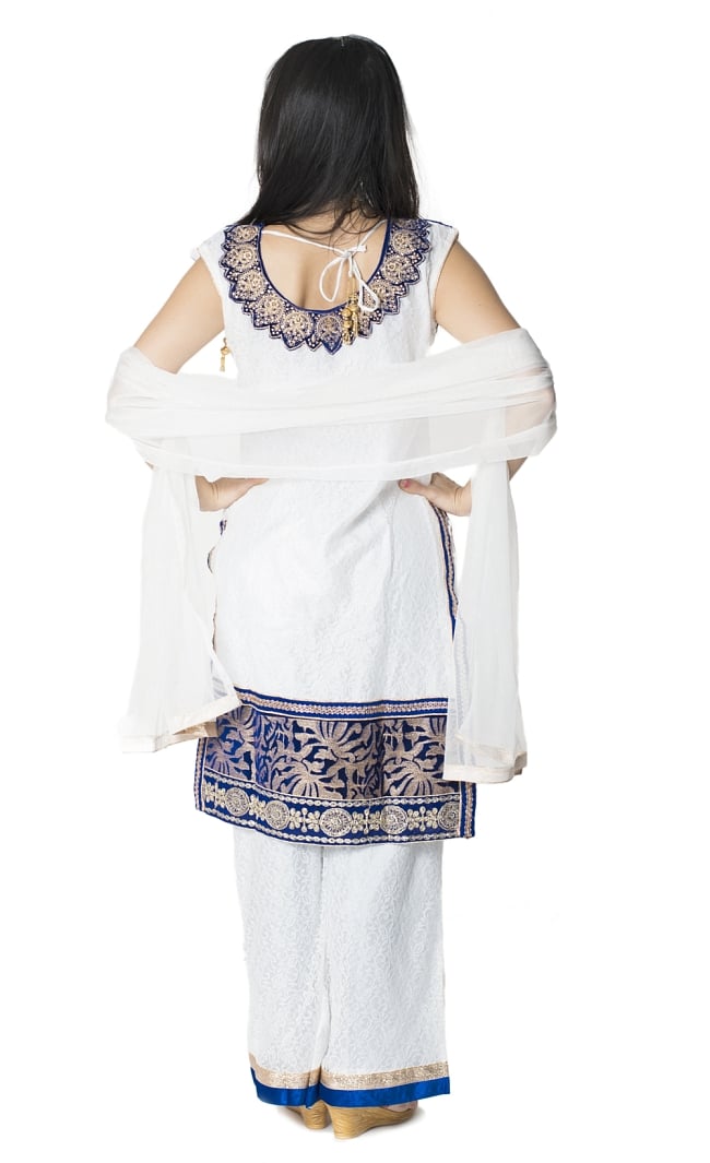 サフェードのパンジャビドレス 3点セット 白×青 3 - 後ろ姿です。