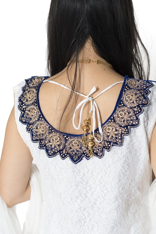 サフェードのパンジャビドレス 3点セット 白×青 7 - 背中側にもぐるりと刺繍が回っています。艶やかで素敵ですね。