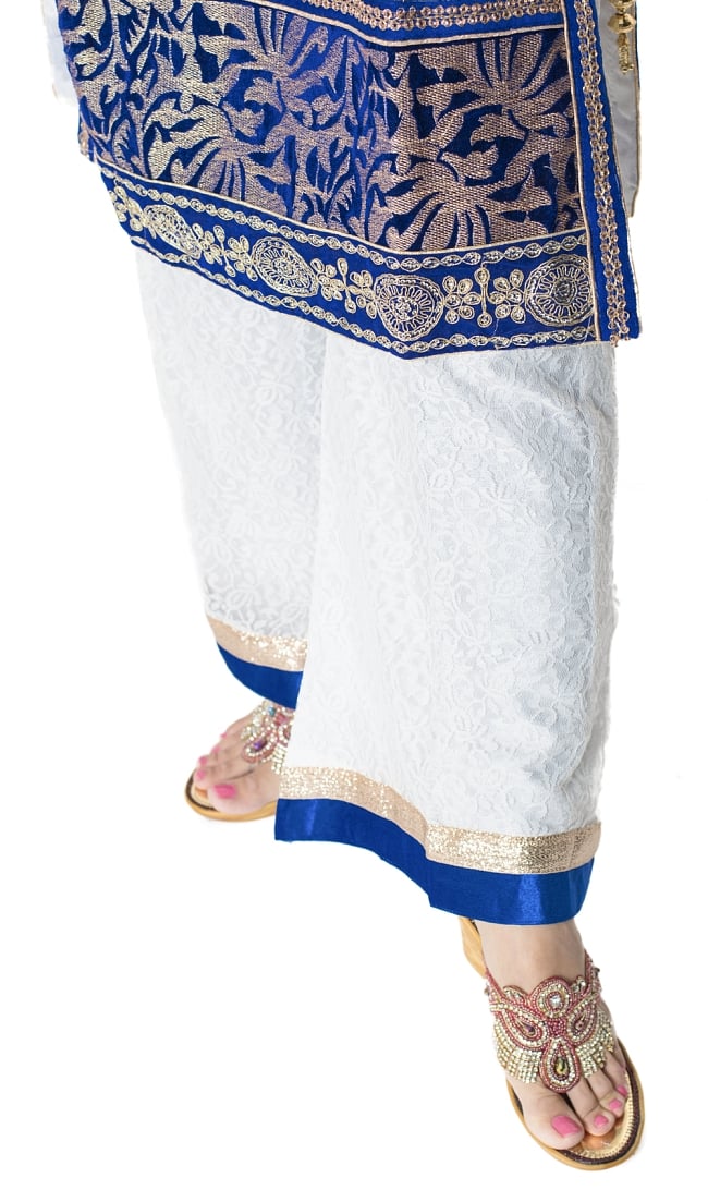 サフェードのパンジャビドレス 3点セット 白×青 8 - 裾の様子です。