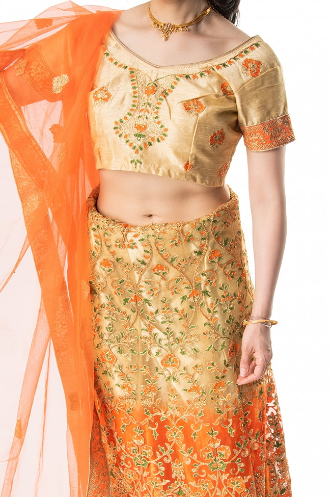 インドのレヘンガドレスセット 8 - 腰回りを見てみました。スカートはフリーサイズとなっており紐でサイズ調整ができます。