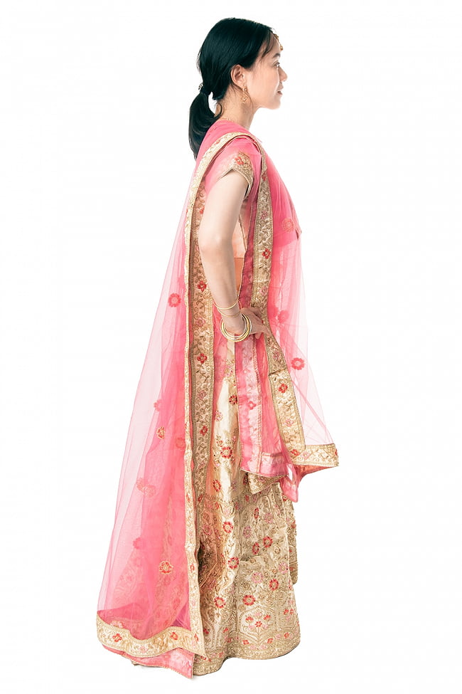 【1点物】インドのレヘンガドレスセット - ホワイト×ピンク 3 - 違う角度から見てみました。