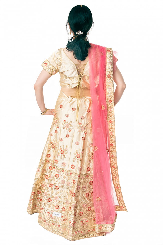 【1点物】インドのレヘンガドレスセット - ホワイト×ピンク 4 - 違う角度から見てみました。