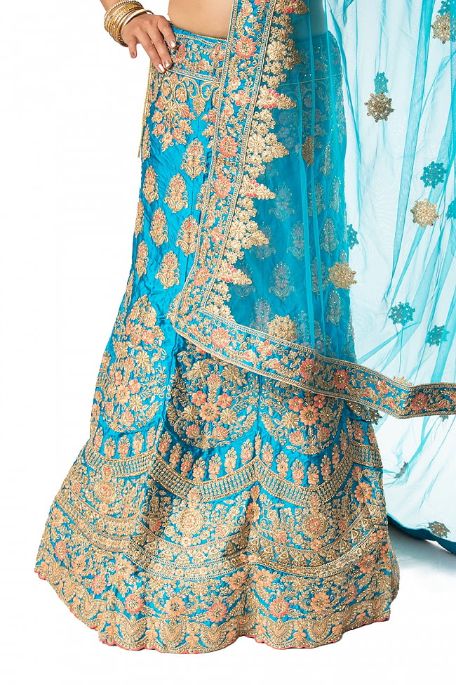 【1点物】インドのレヘンガドレスセット - アクアブルー 9 - 美しい刺繍が足元を引き立てます。