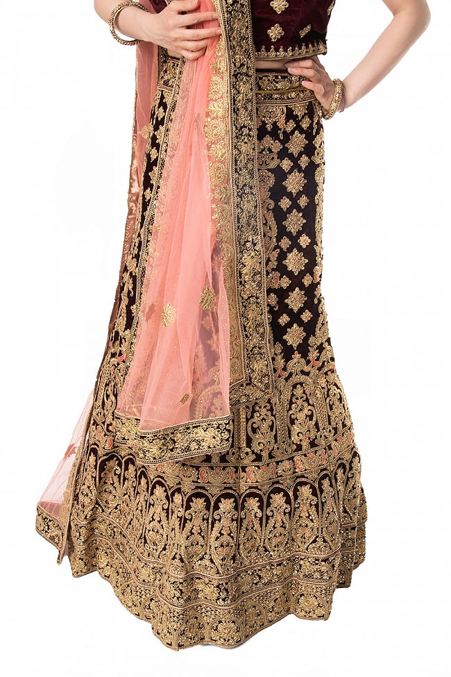 【1点物】インドのレヘンガドレスセット - ブラウン×ピンク 9 - 美しい刺繍が足元を引き立てます。