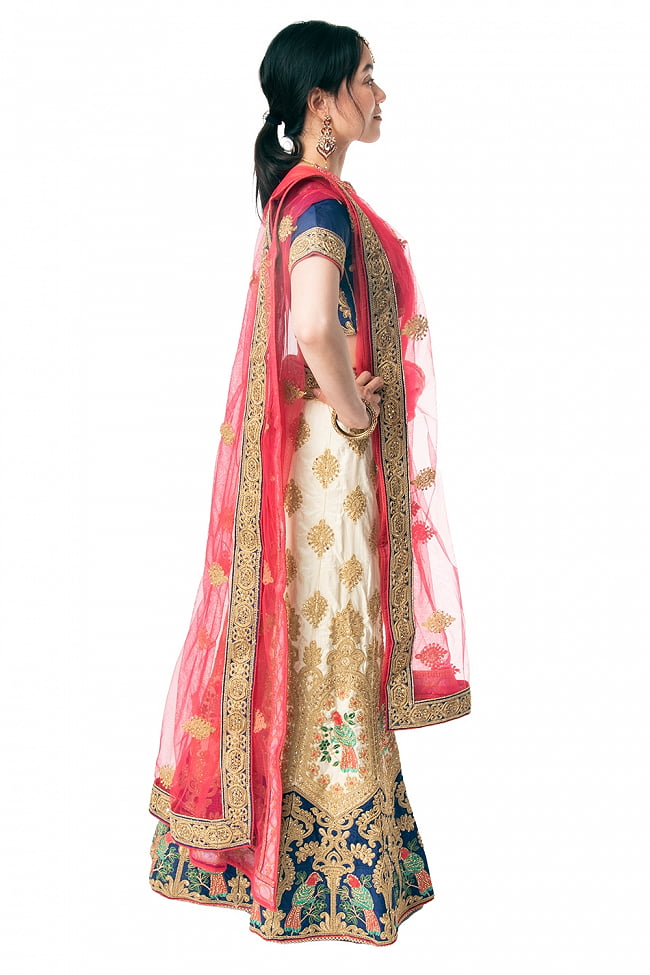 【1点物】インドのレヘンガドレスセット - ブルー×ホワイト 3 - 違う角度から見てみました。