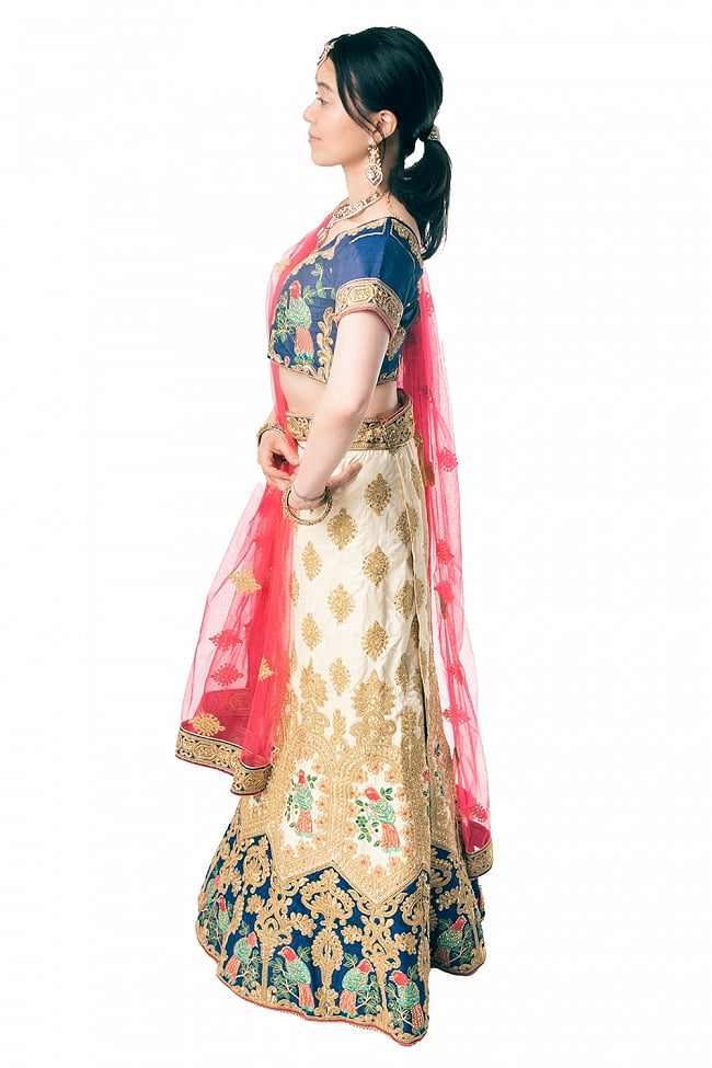 【1点物】インドのレヘンガドレスセット - ブルー×ホワイト 5 - 違う角度から見てみました。