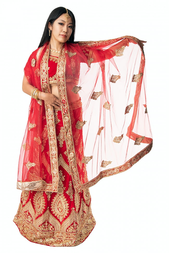 【1点物】インドのレヘンガドレスセット - レッド 7 - ショールを広げてみました。透け感のある軽やかな生地です。