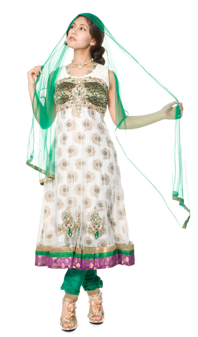 1点物】インドのゴージャスパンジャービードレス-白×緑 の通販[送料