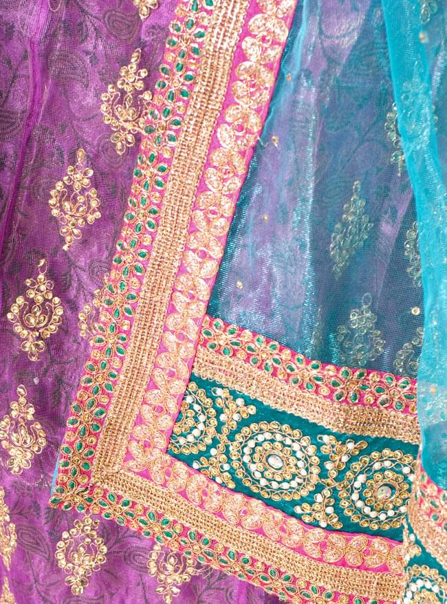 【1点物】インドのレヘンガ 【ピンク×水】 6 - 透け感のあるショールが上品な印象を与えてくれます。